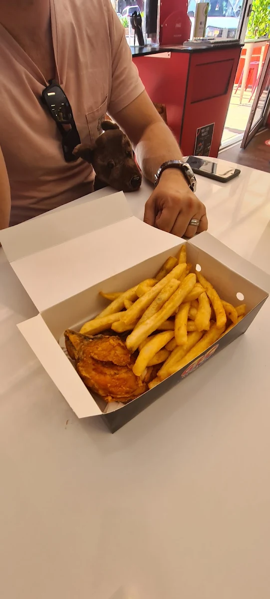 Highlights, Darcy's Diner