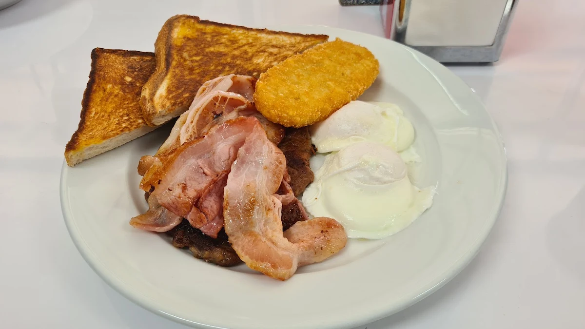 Highlights, Darcy's Diner
