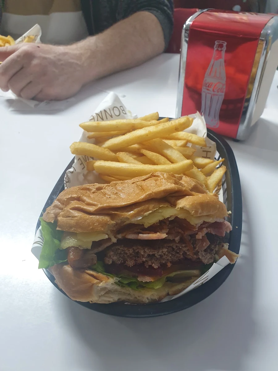 Highlights, Darcy's Diner