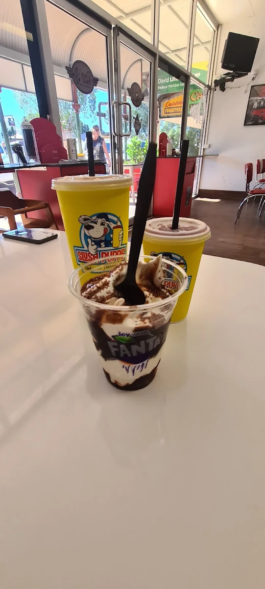 Small Sundae, Darcy's Diner