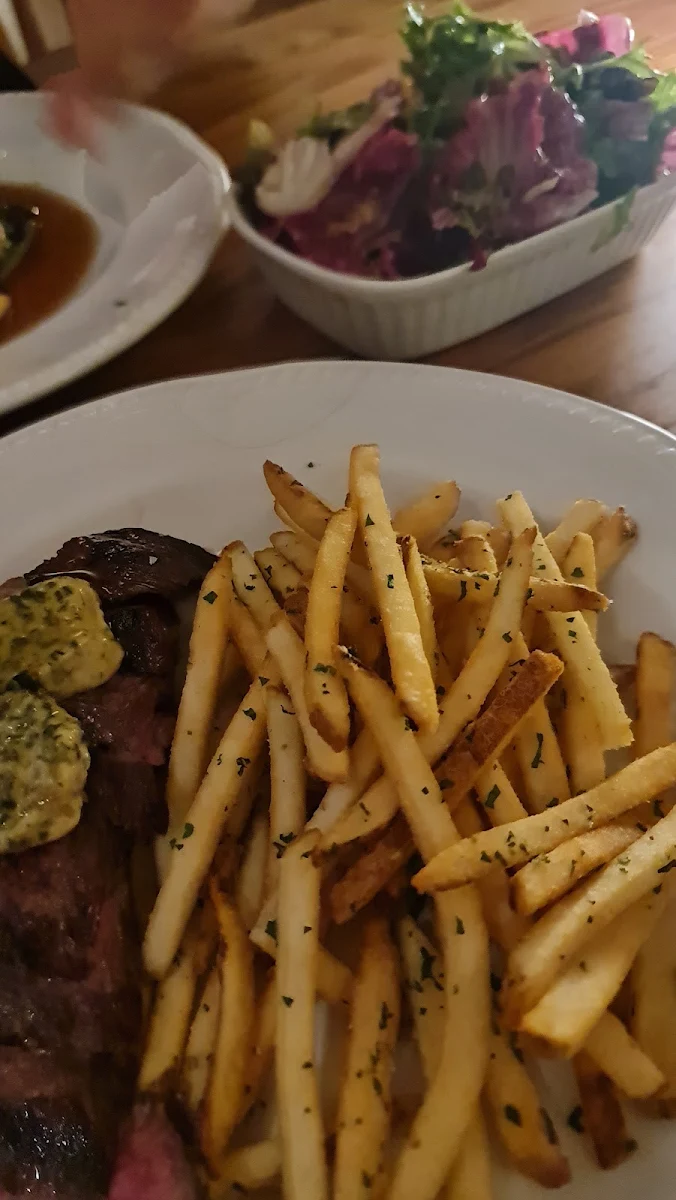 Highlights, Lorraine's Bistro