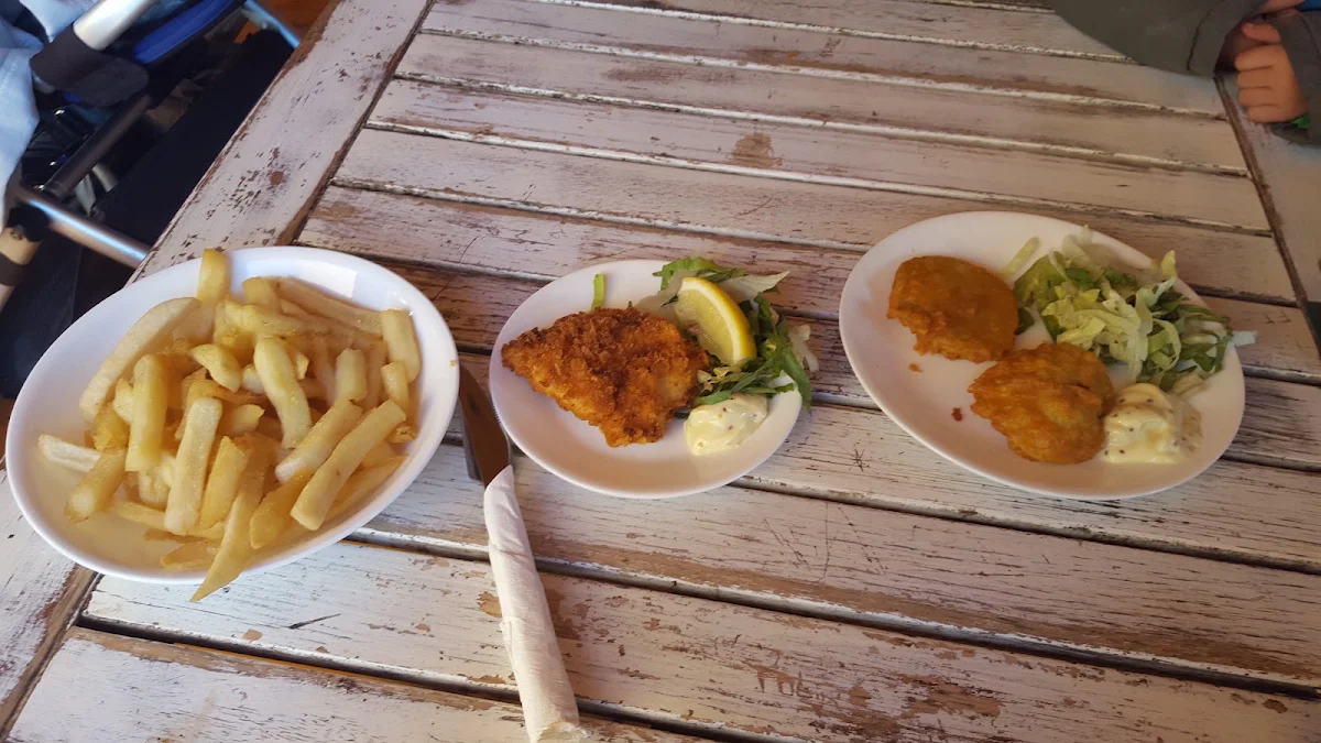 6 Chips, Fanny Mae's Cafe