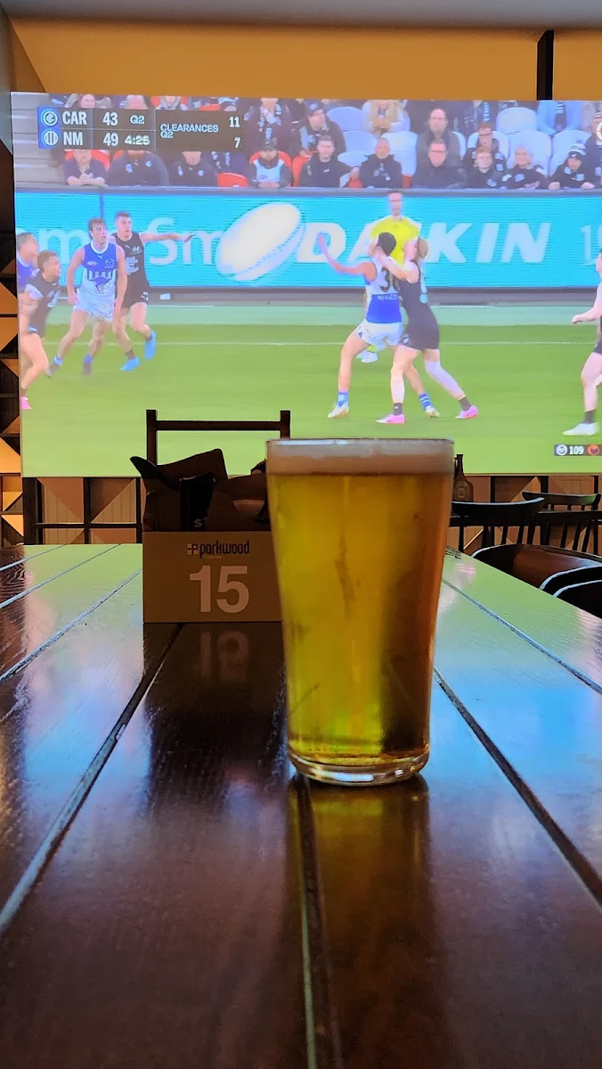 VB, Parkwood Tavern