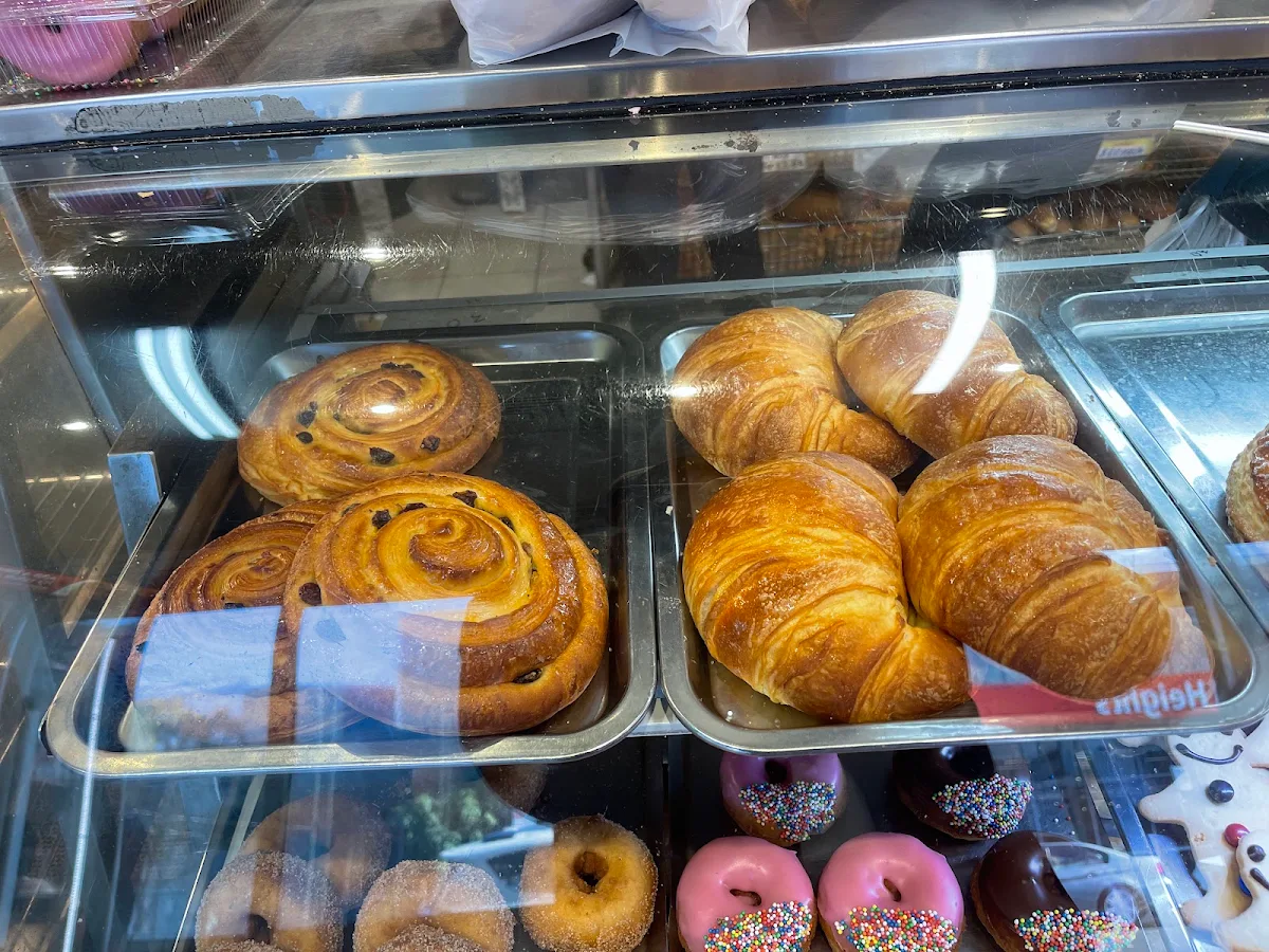 Highlights, Tran & Son bakery