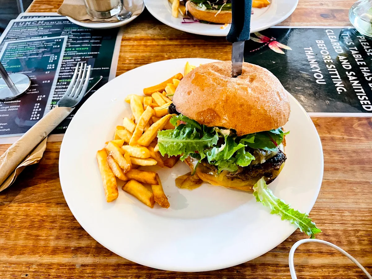 Hamburger, Dragonfly Cafe