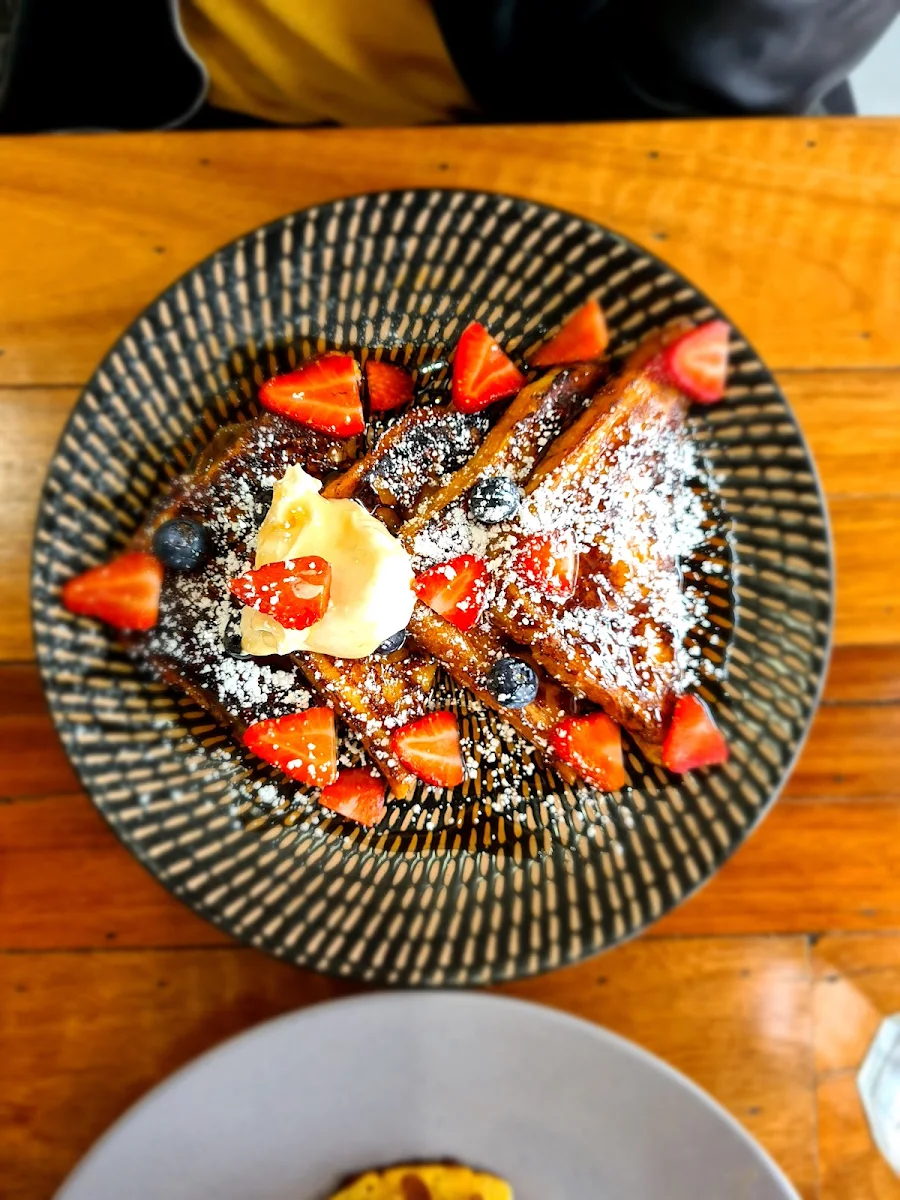 Highlights, Phoenician Cafe