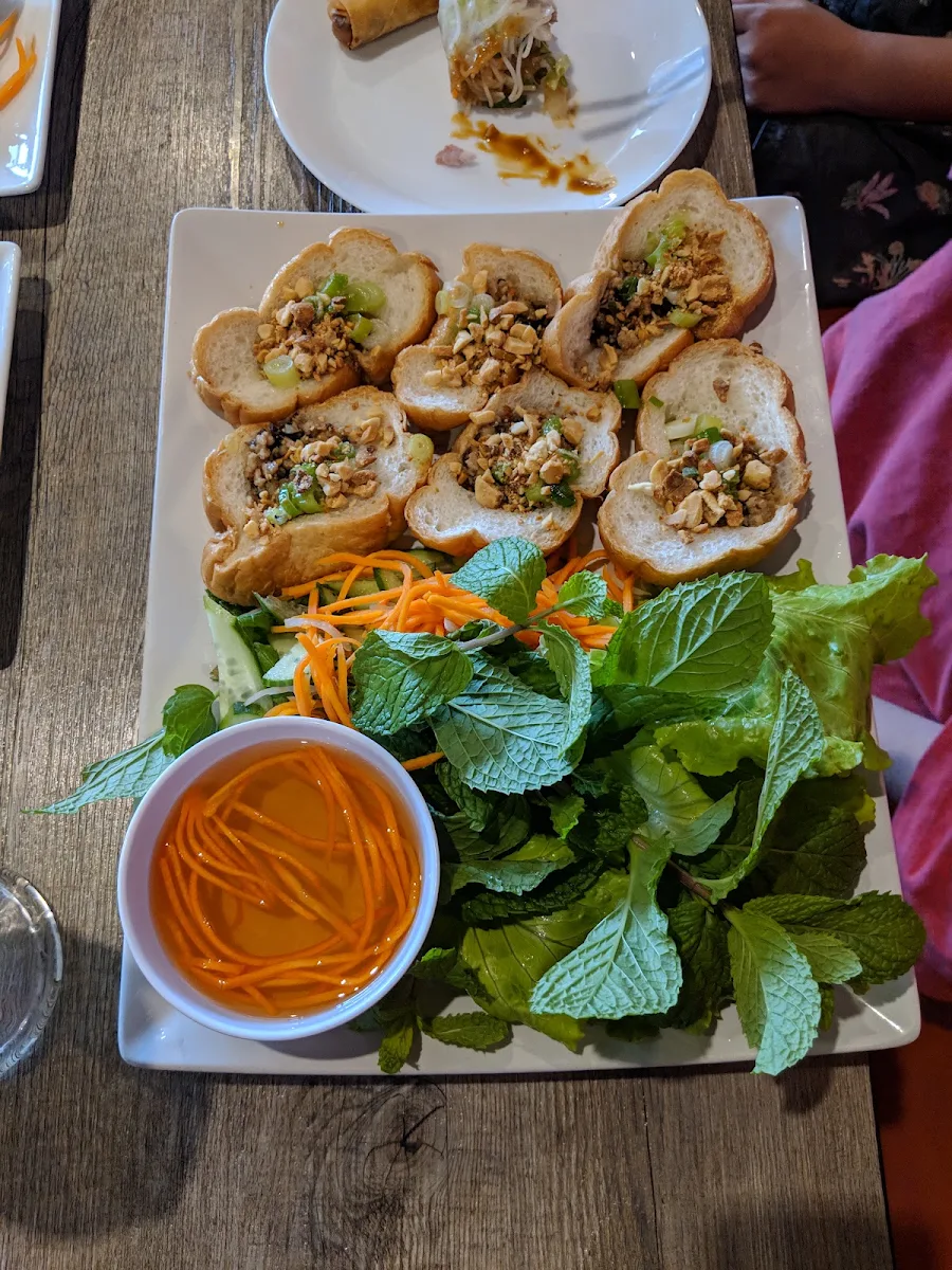 Bahn MI, Pho Inn