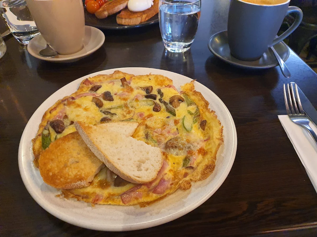 Omelette, Bull & Bear Cafe - Restaurant