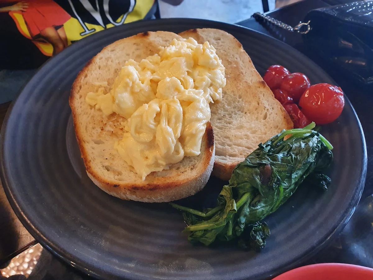 Scrambled Eggs, Bull & Bear Cafe - Restaurant
