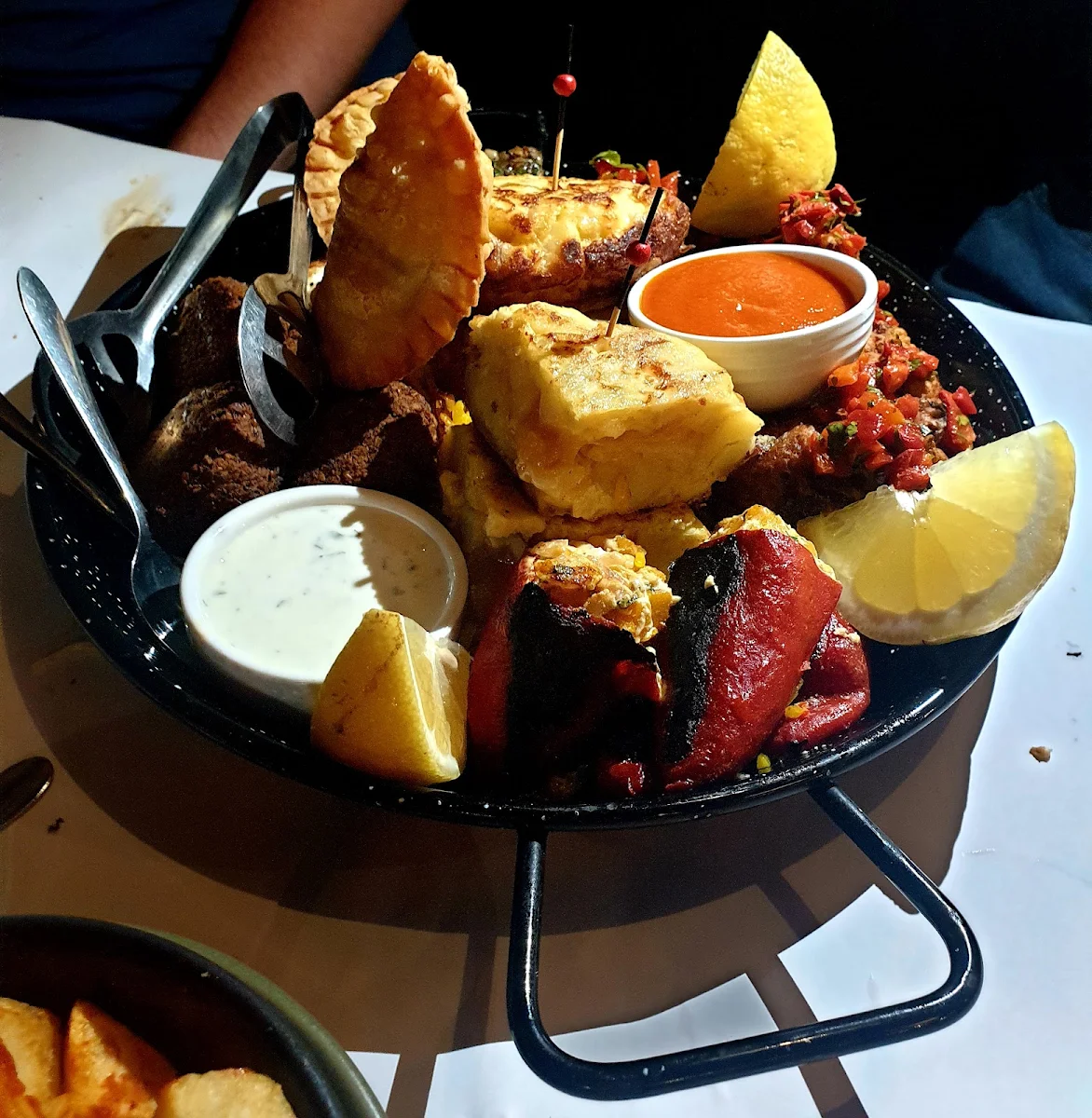Veggie Platter, Bull & Bear Cafe - Restaurant