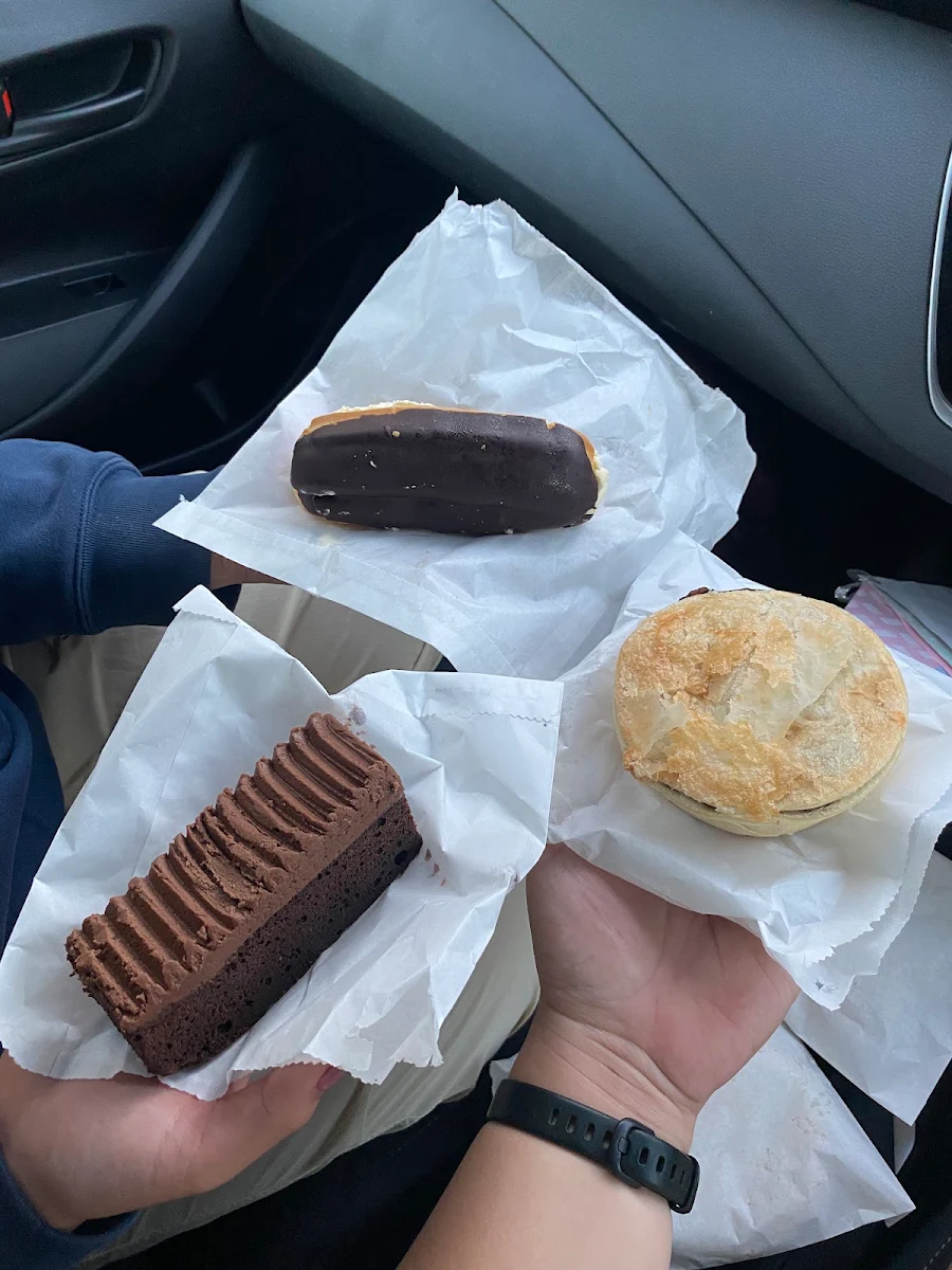 Eclair, Montmorency Bakehouse