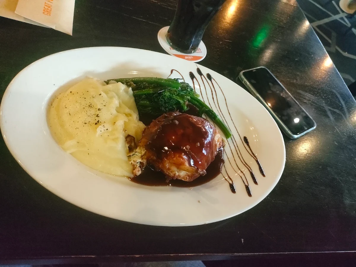 Mash, Varsity Lakes Tavern