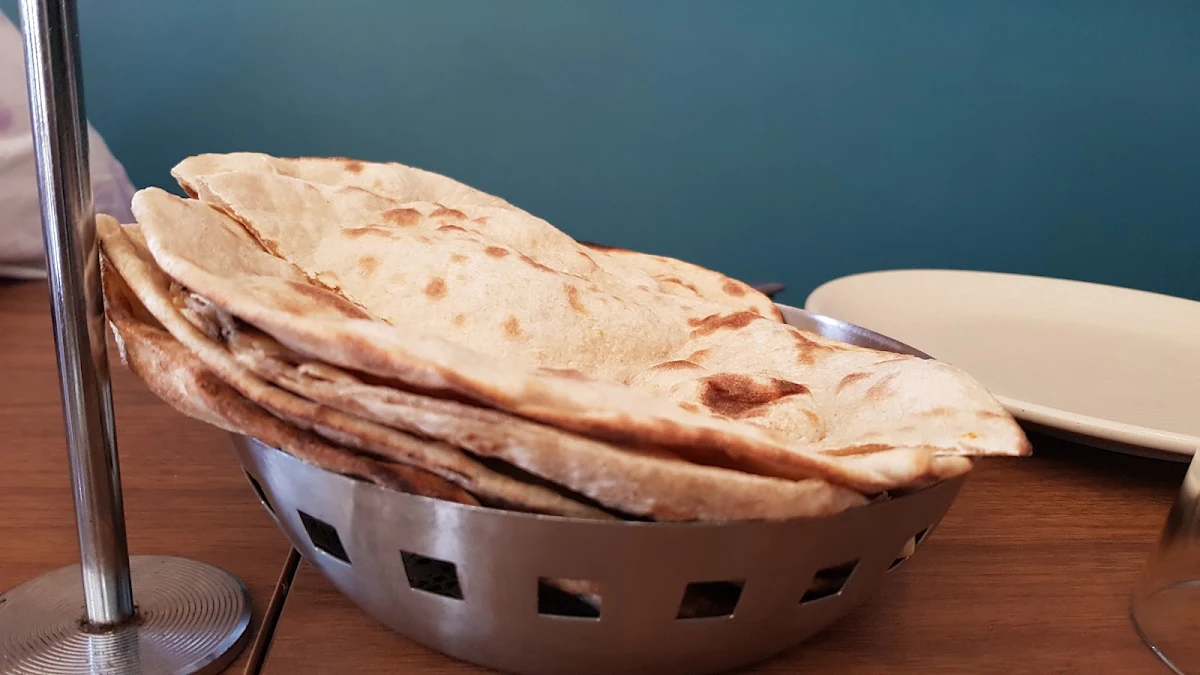 Tandoori Roti, Kohlis Indian Restaurant Nowra