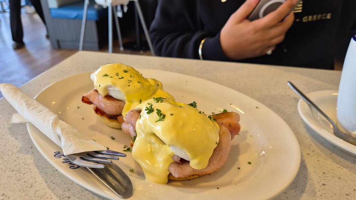 Eggs Benedict, Cafe De Vili's | Blair Athol