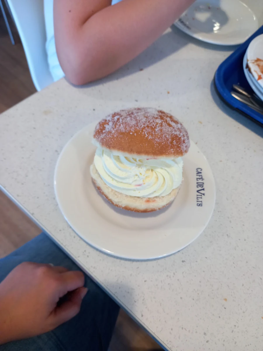 Kitchener Bun, Cafe De Vili's | Blair Athol