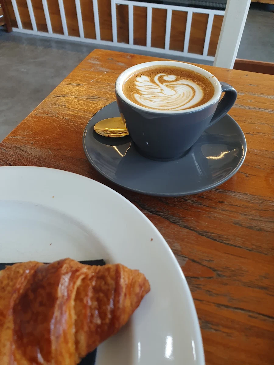 Croissant, Great Ryrie Cafe'
