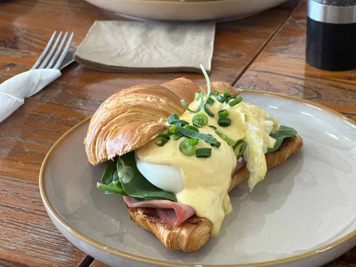Highlights, Great Ryrie Cafe'