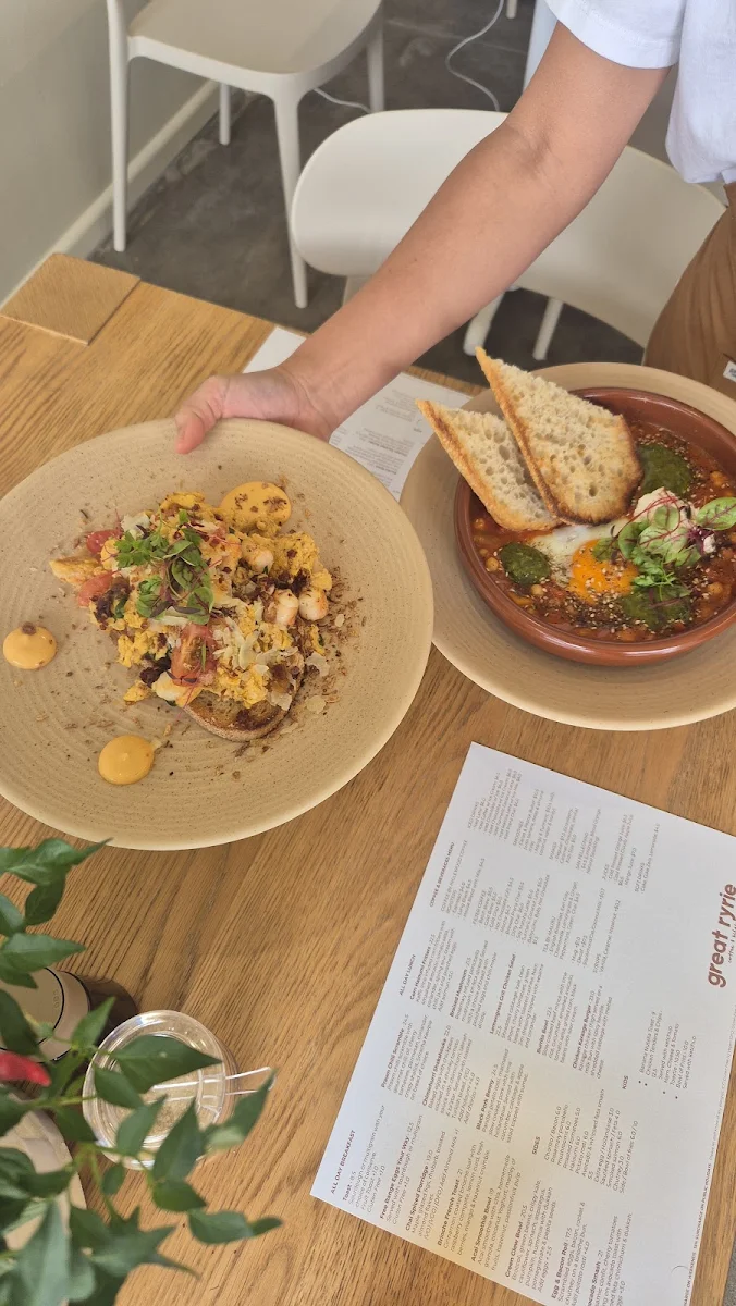 Highlights, Great Ryrie Cafe'