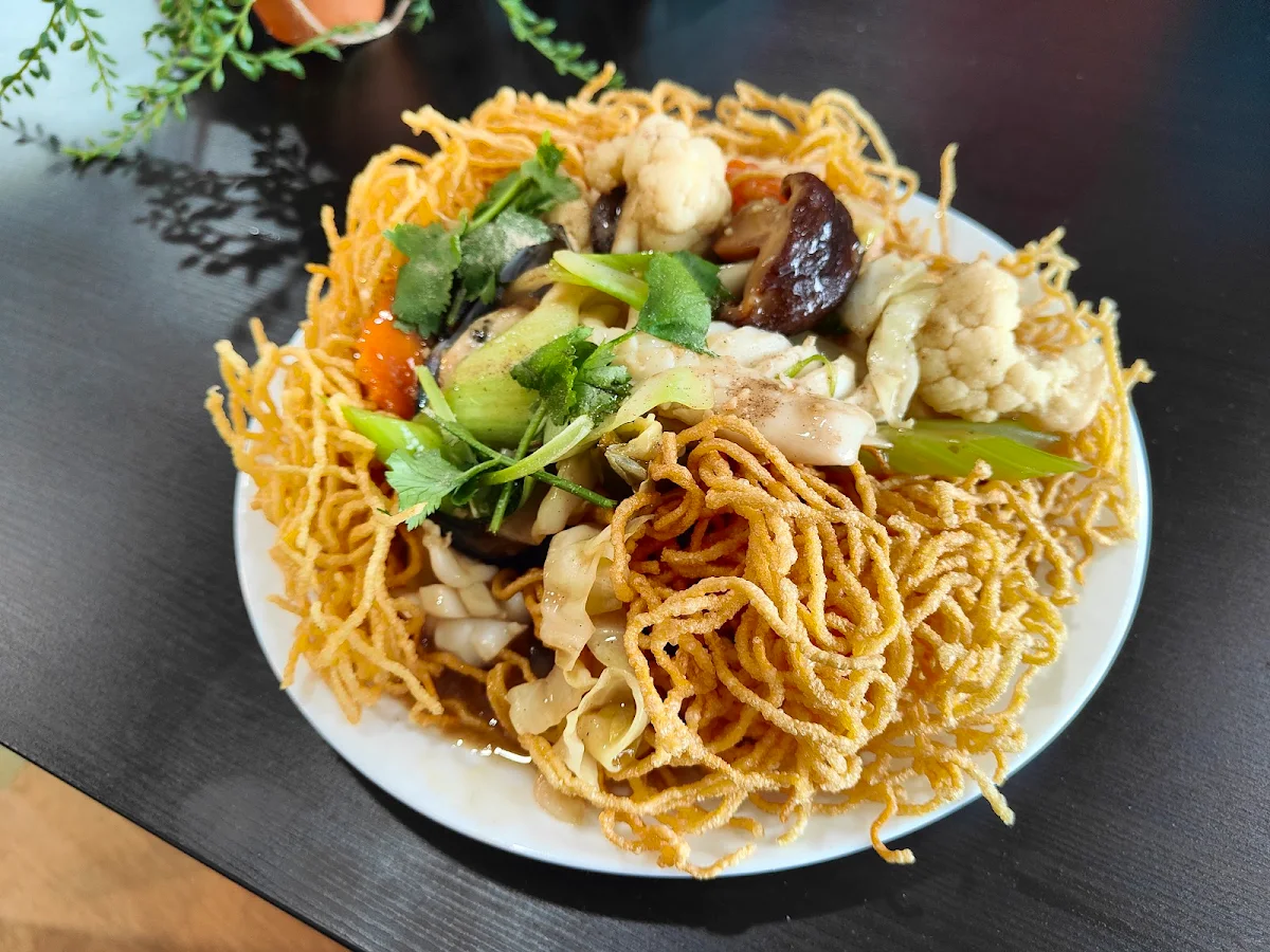Crispy Egg Noodles, 5 Roll House_Vietnamese food_Northgate