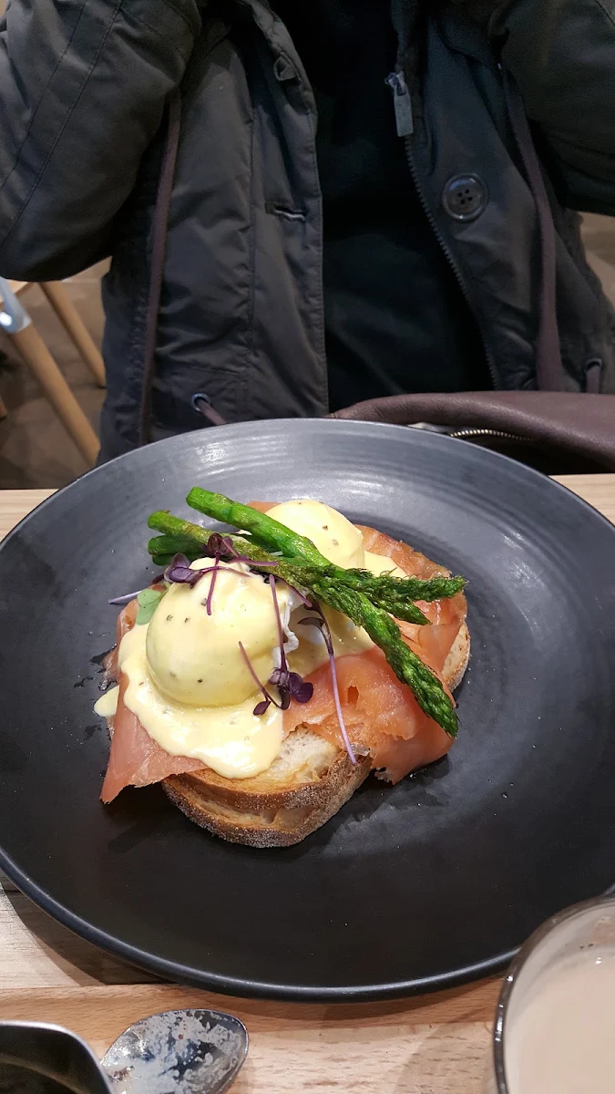 Poached Eggs with Hollandaise Sauce