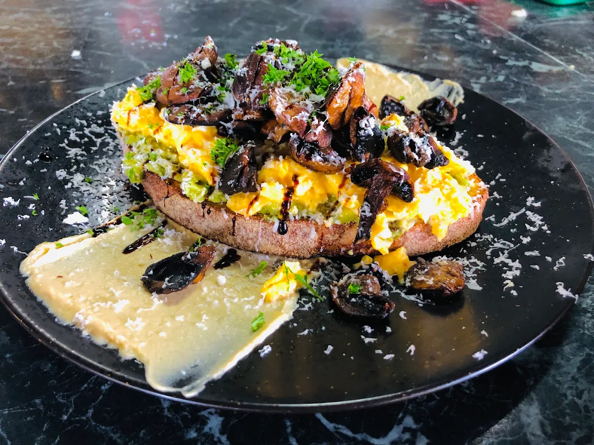 Cheesy Mushroom Stack, Coffee Lounge Lugarno