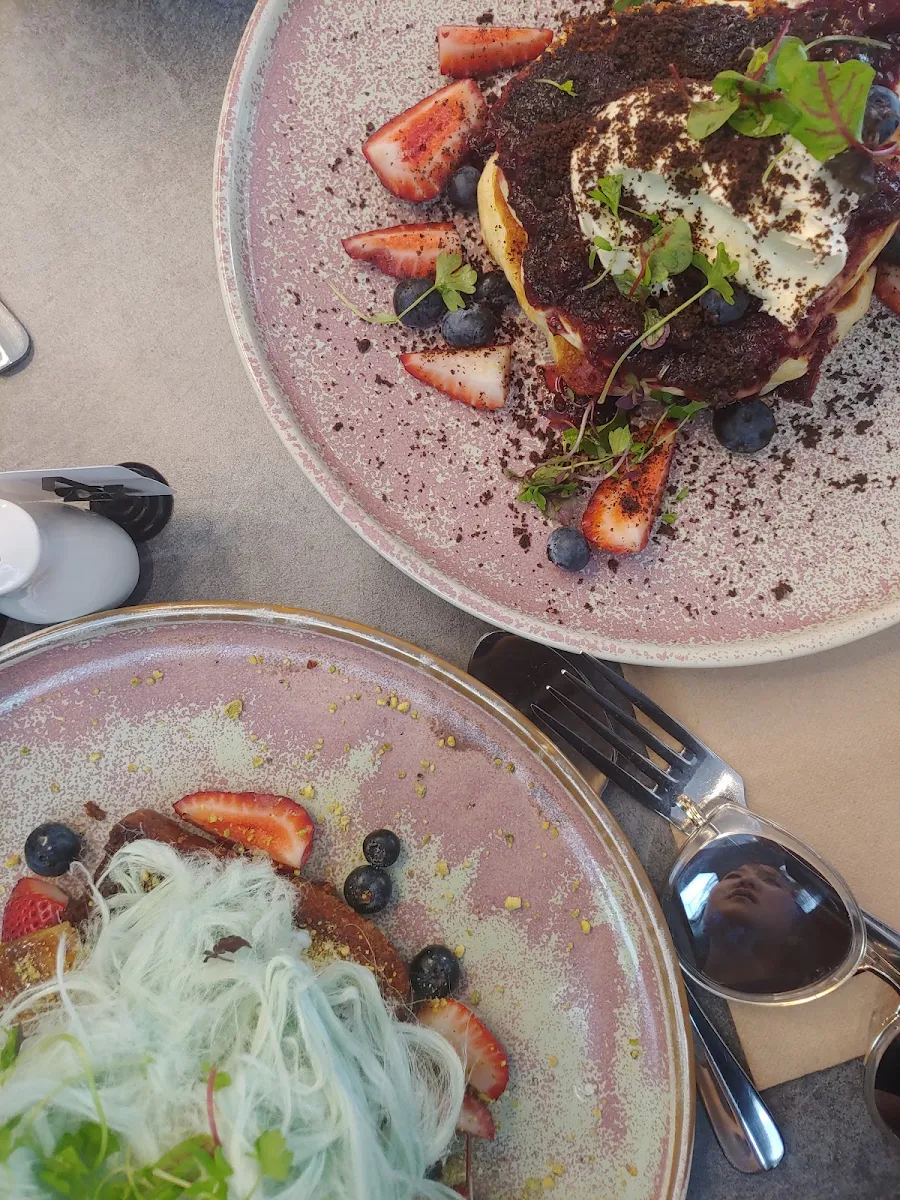 Highlights, Chaos Cafe
