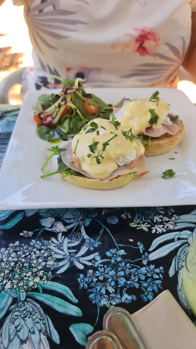 Eggs Benedict, The Maali café