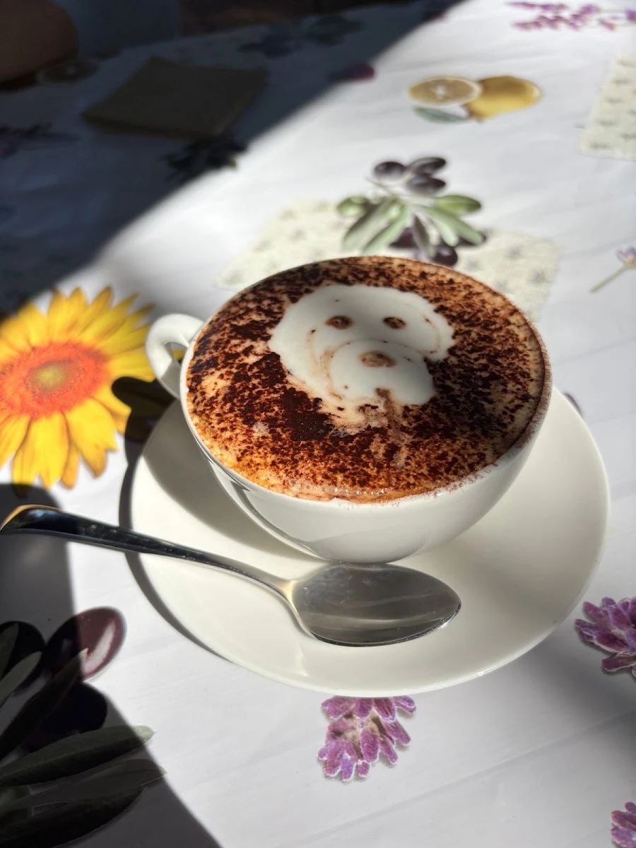 Highlights, The Maali café