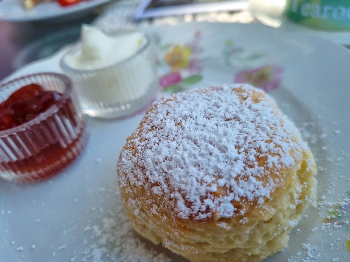 Highlights, The Maali café