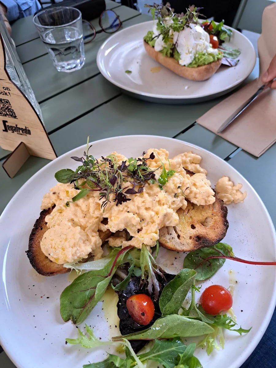 Scrambled Eggs, La Moka