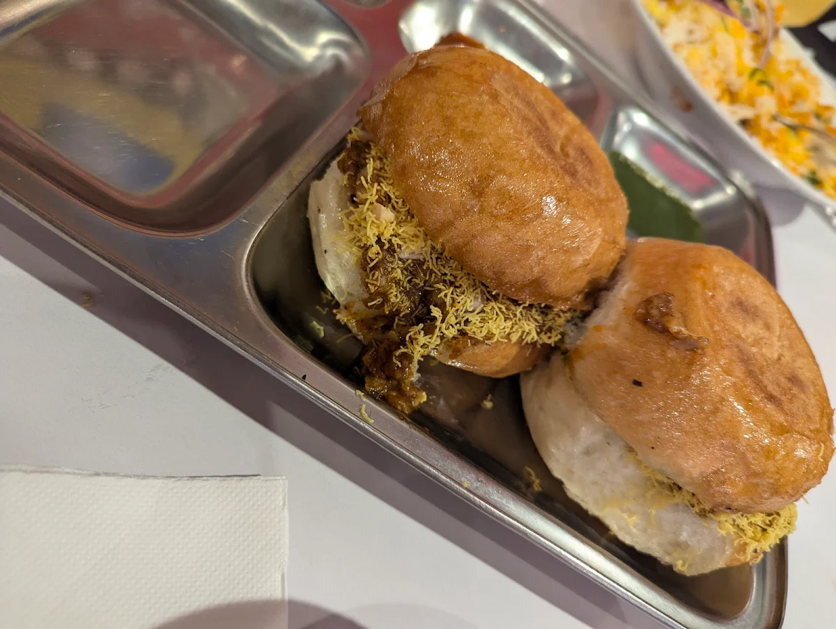 Dabeli, Aangan Clayton
