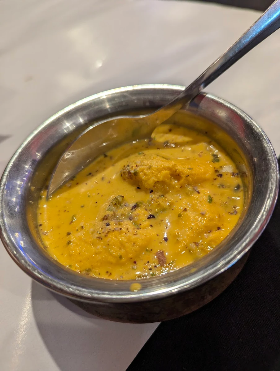 Rasmalai, Aangan Clayton