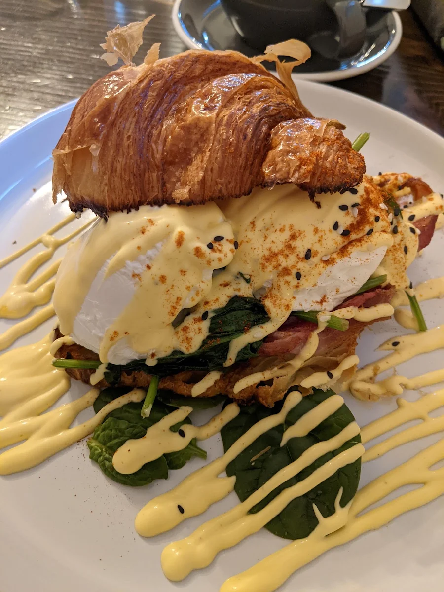 Egg Benedict with Bacon