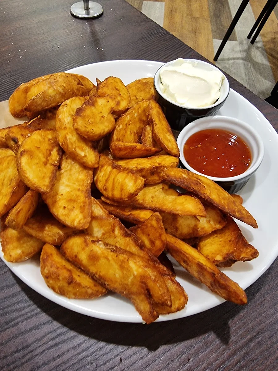 Wedges with Sour Cream and Sweet Chilli Sauce