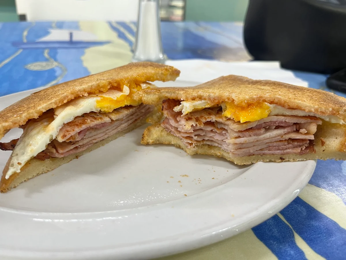 Highlights, Pope's Cafe