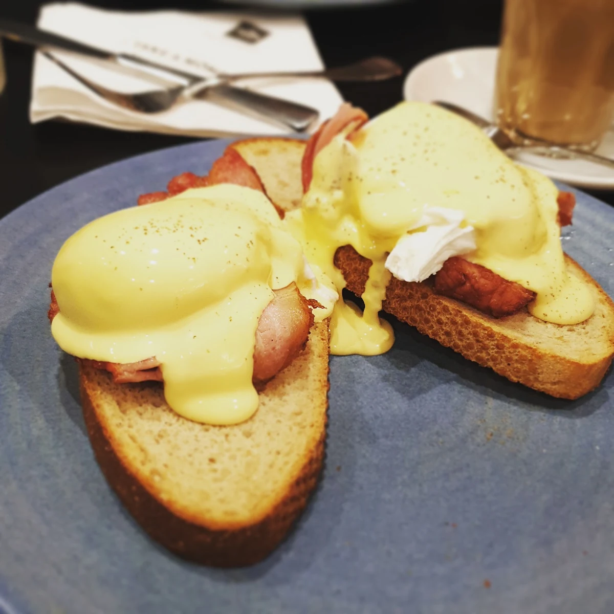Egg Benedict with Bacon