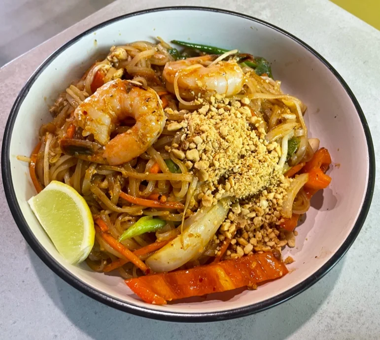Chicken & Prawn Pad Thai
