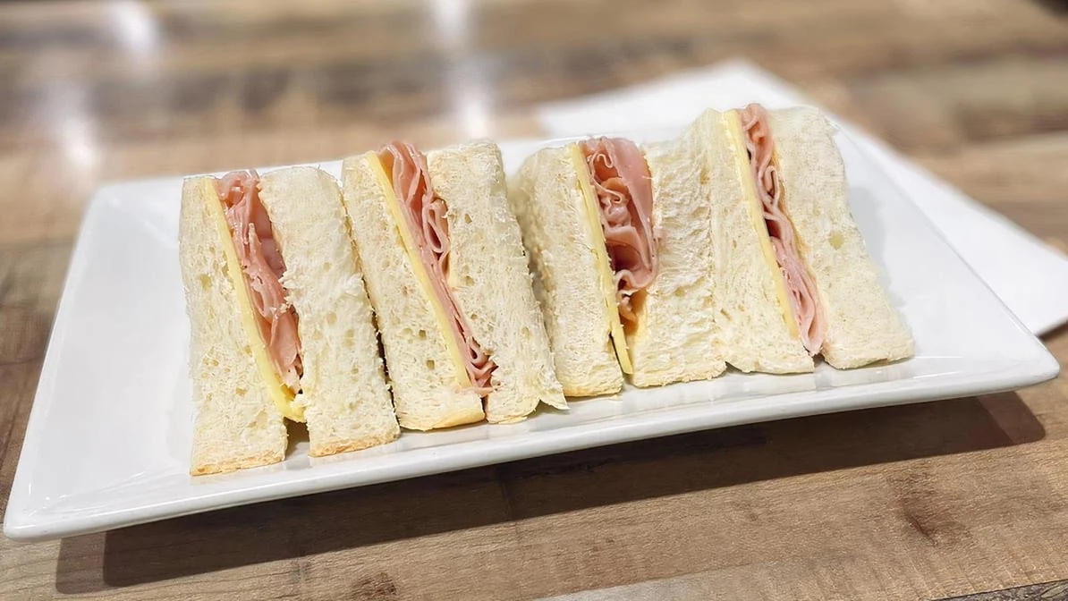 Highlights, Sam's Gourmet Cafe
