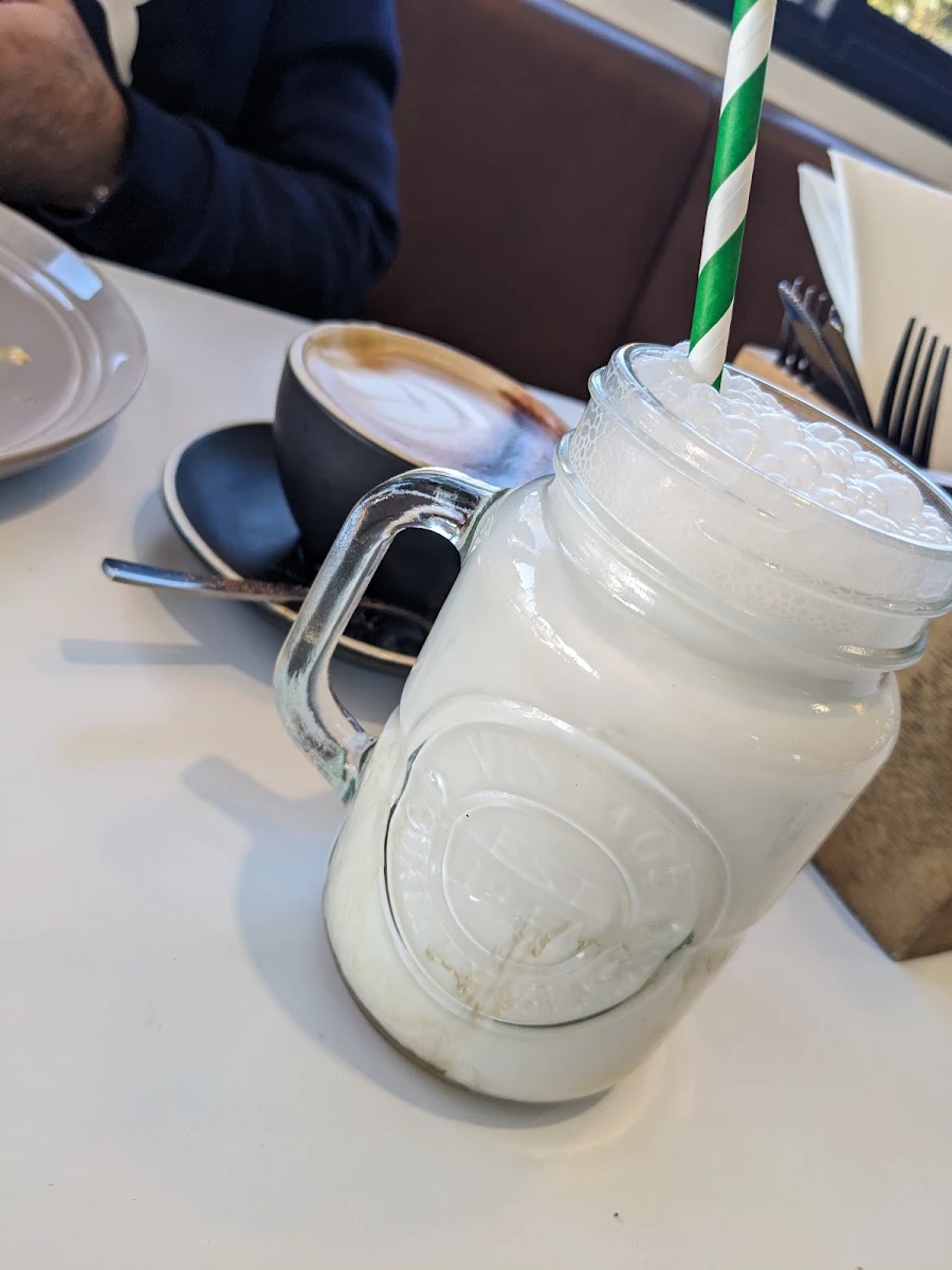 Milkshake, Little Growling Cafe