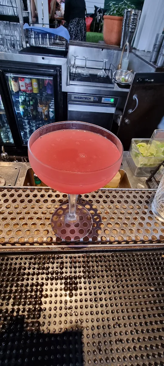 Cosmopolitan, At Sixes And Sevens