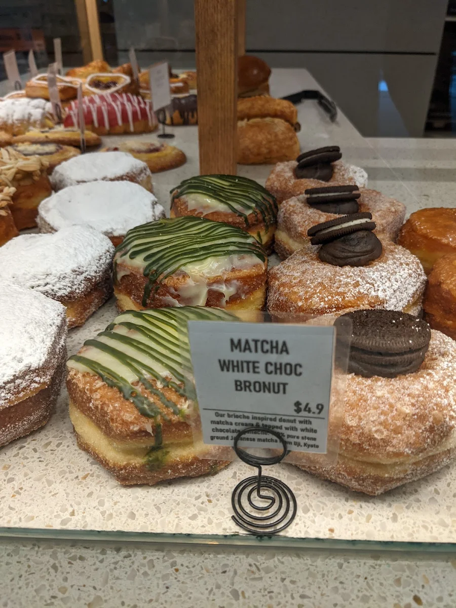 Matcha White Choc Bronut