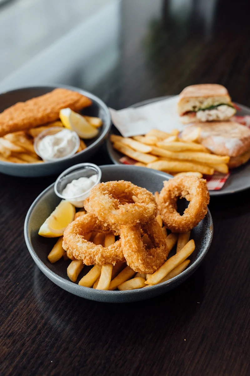Calamari & Chips with Lemon & Aioli