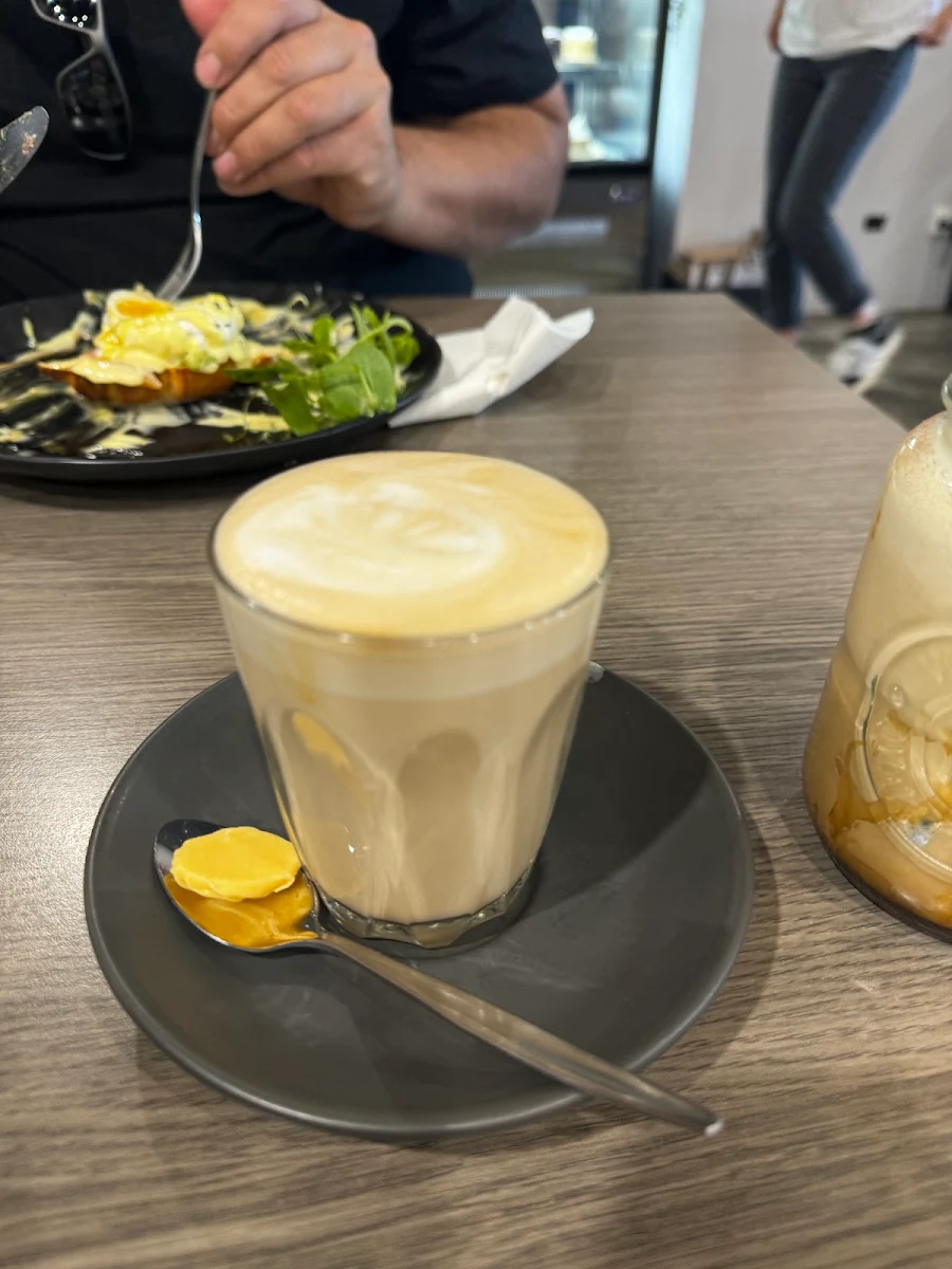 Latté, Three Double8 Zero Pizza Bar & Grill