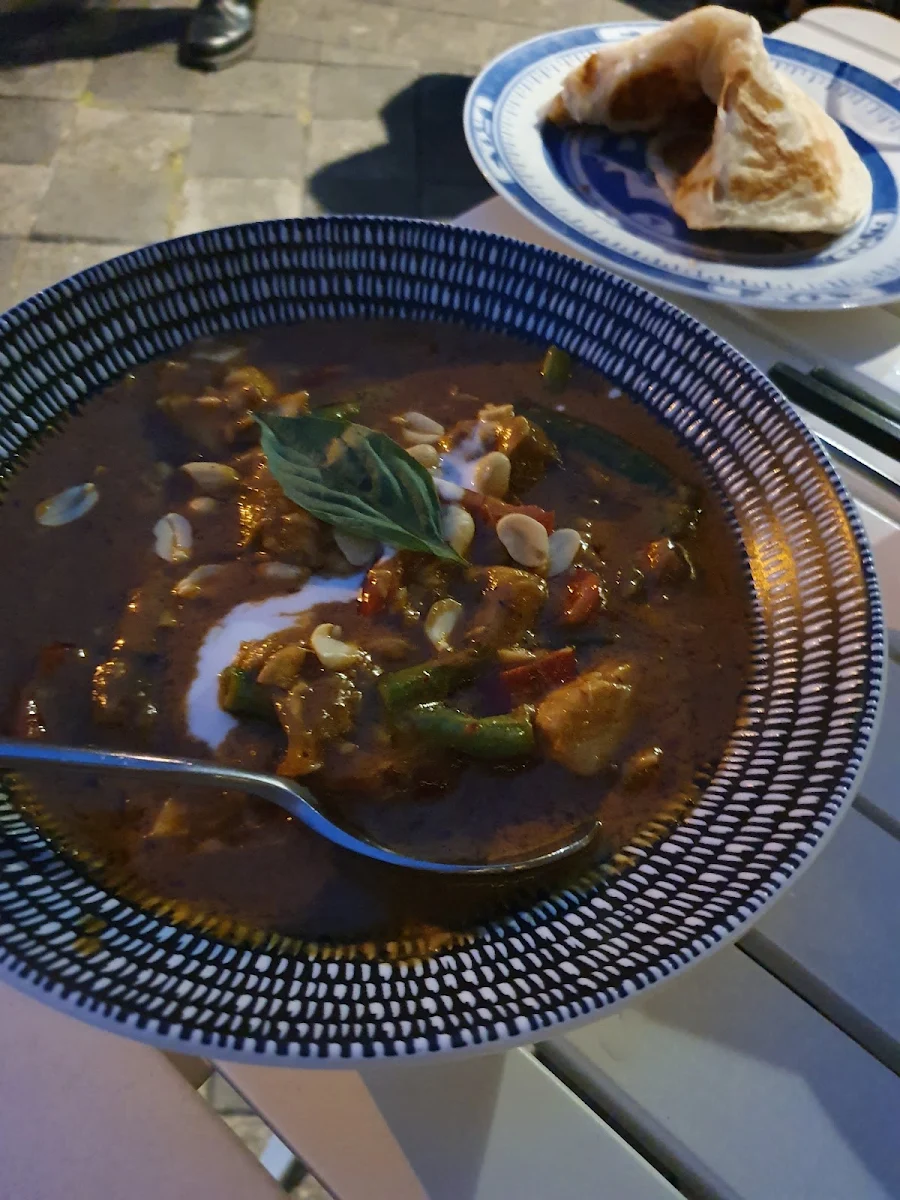 Red Curry, Mons Thai Camp Hill