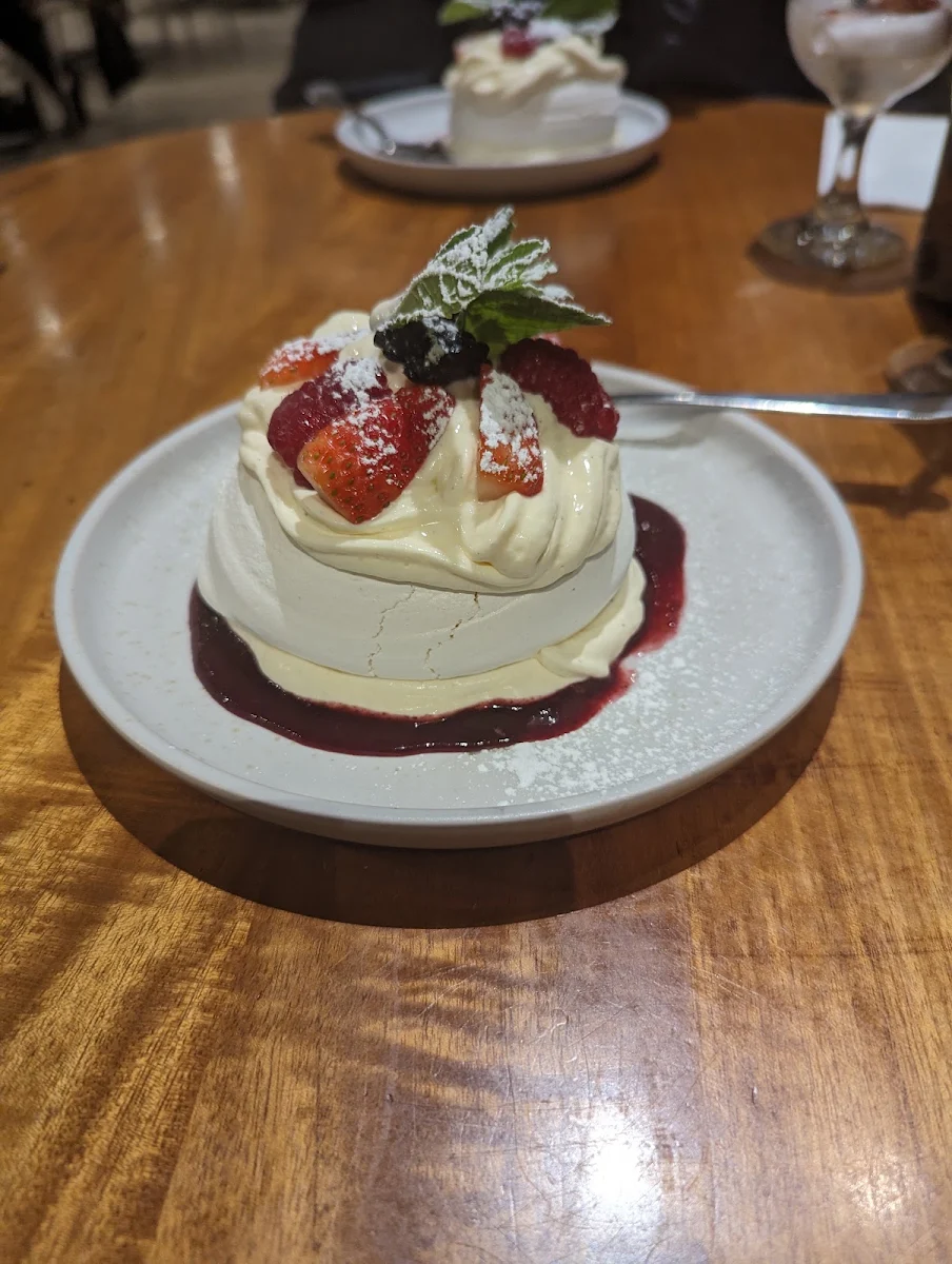 Pavlova, Inglewood Inn