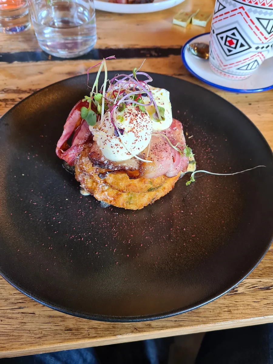 Hash Stack Benedict, Elfie Windsor