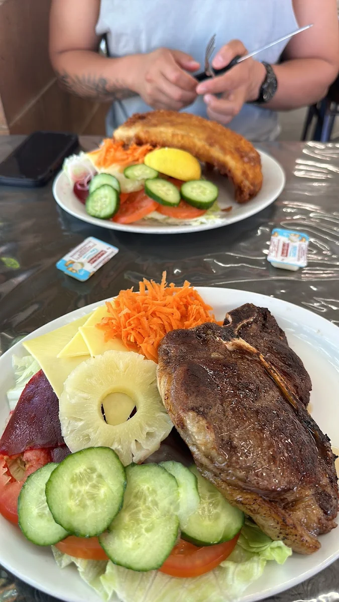 Highlights, Country Diner (Starburst Diner)
