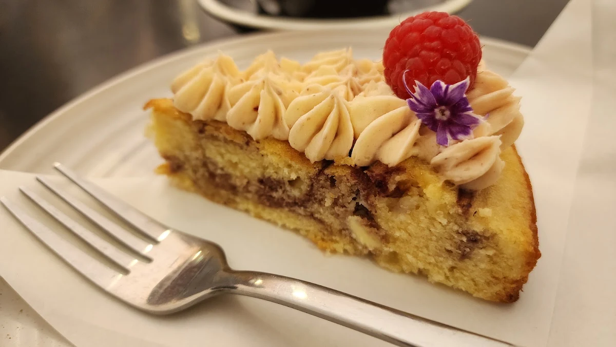 Raspberry Cake, The Black Crow