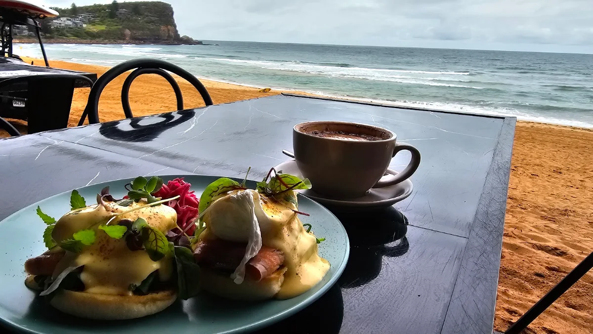 Eggs Benedict, Lovat Cafe Avalon Beach Front
