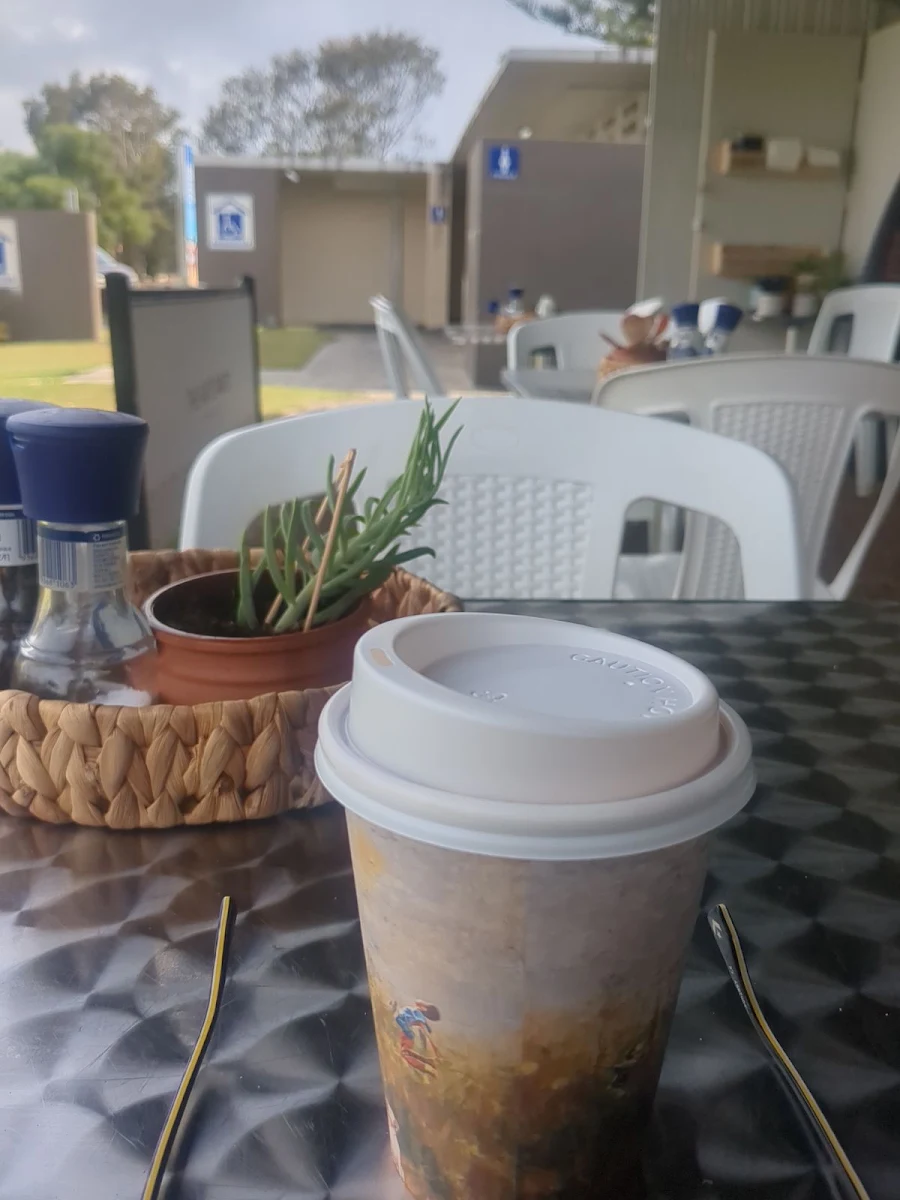 Flat White, Lakes Beach Cafe